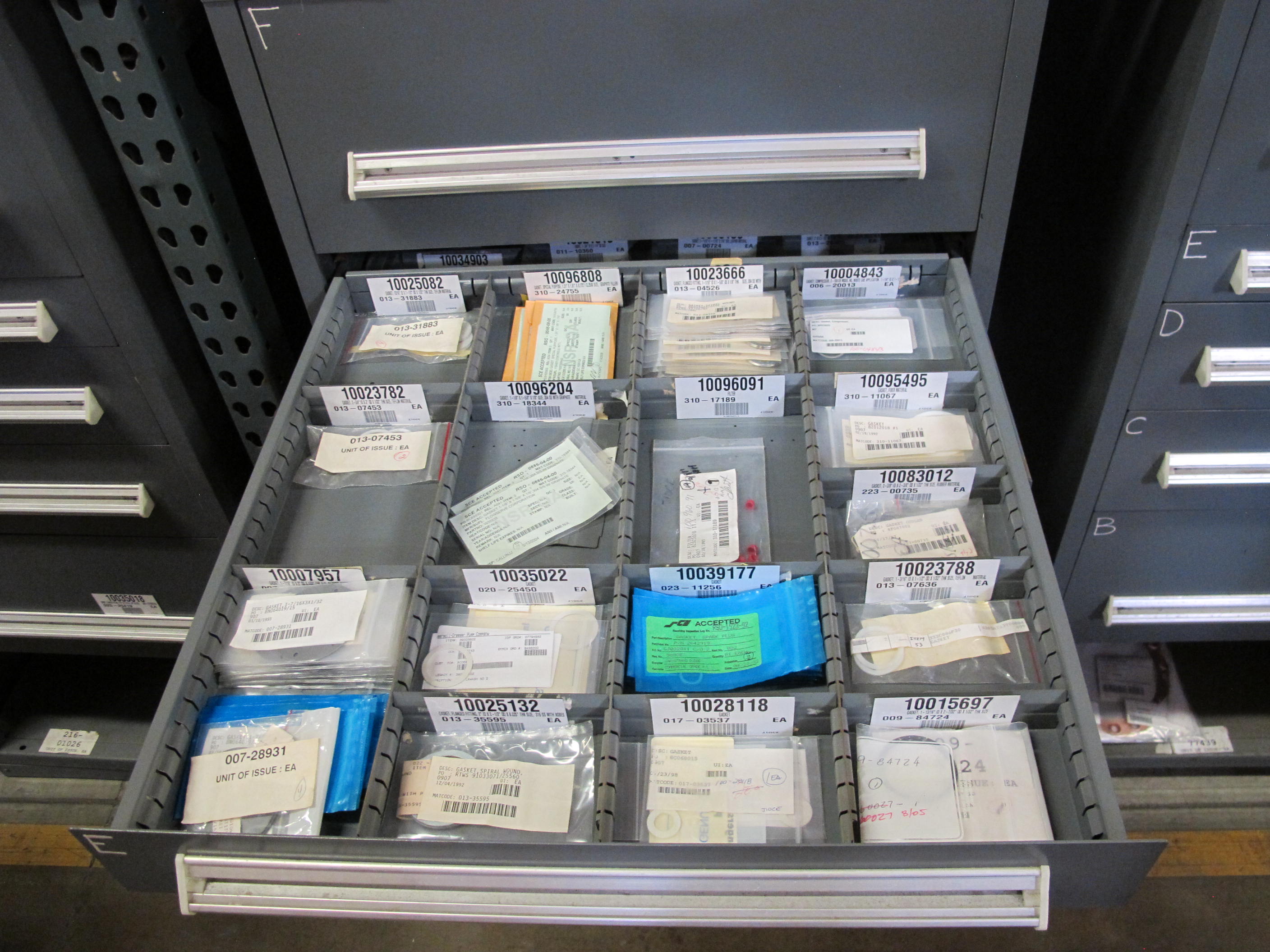 STANLEY VIDMAR HEAVY DUTY 5-DRAWER PARTS CABINET W/ CONTENTS (W-50) LOADING & HANDLING FEE $25-